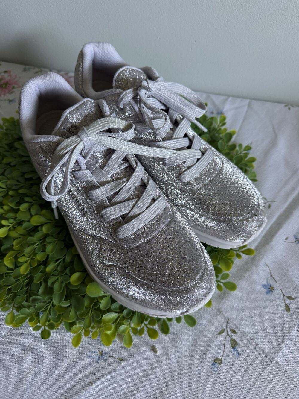 Skechers Women’s Bling Silver Metallic Sneakers Size 9.5 39.5